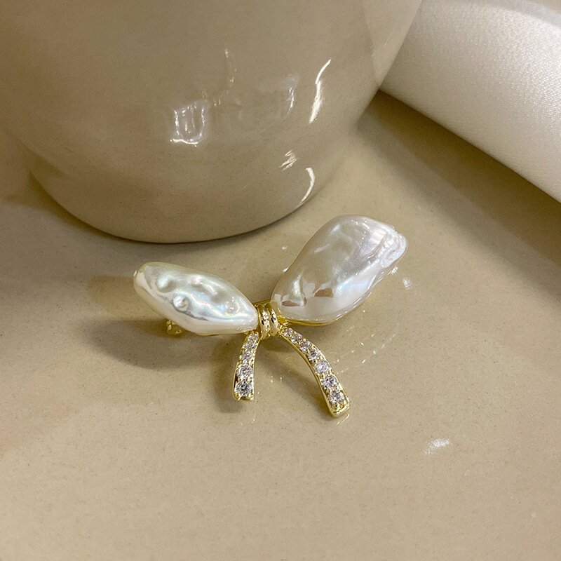 Fashion Asymmetrical Gold-Plated Butterfly Pearl Brooch,Gift For Her