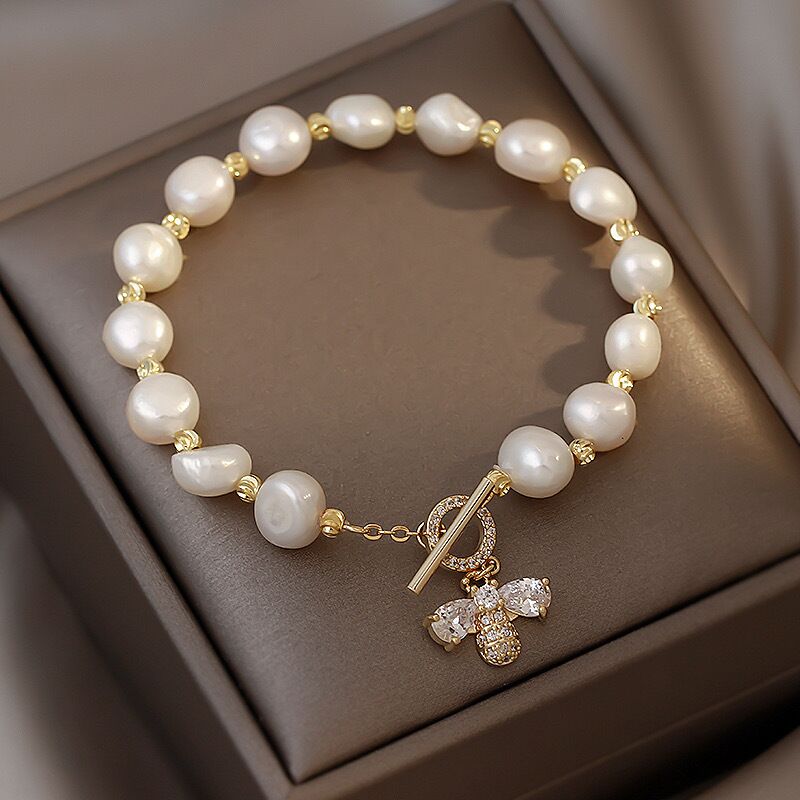 Bee Pendant Pearl Bracelet YongxiJewelry 1