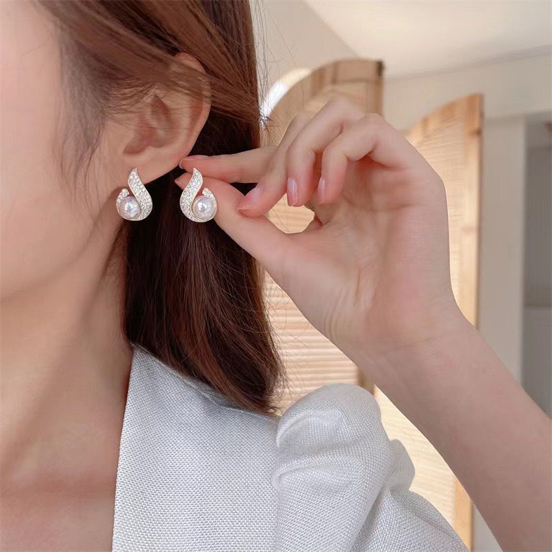 Classic Geometric Rhinestone Pearl Earrings YongxiJewelry 4