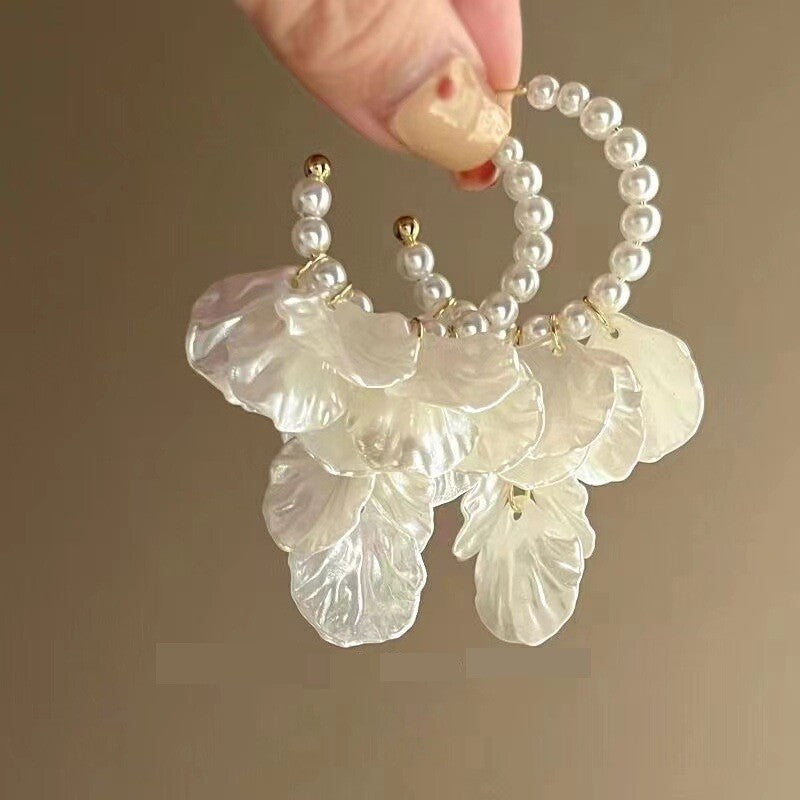 Stylish Petals Pearl Earrings YongxiJewelry  1