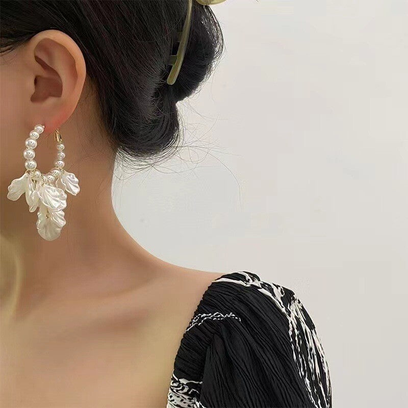 Stylish Petals Pearl Earrings YongxiJewelry  5